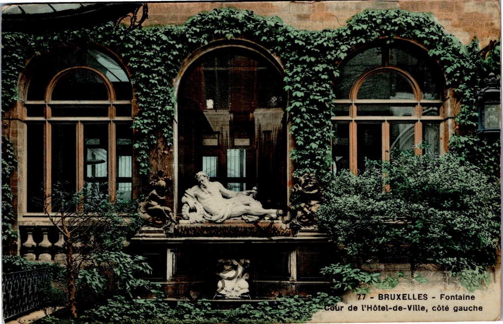 Brussel - "Fontaine Cour de l'Hôtel-de-Ville, côté gauche" - Fontein binnenplaats stadhuis, linkerkant