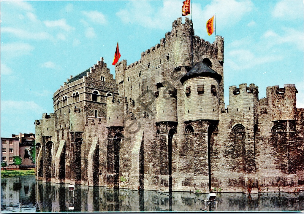 Gent - "Graven Kasteel" - Het Gravensteen gezien vanaf het water