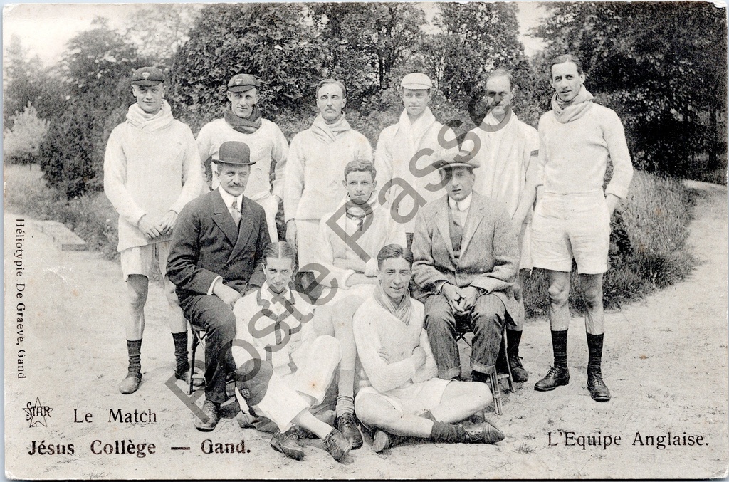 [Gent0484] Gent - "Le Match Jésus Collège — Gand. L'Equipe Anglaise." - Engelse sportploeg bij voetbalwedstrijd aan het Jezuscollege