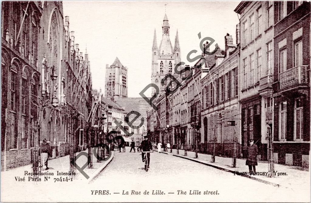 Ieper - "La Rue de Lille — The Lille street" - Zicht op de Rijselstraat met Sint-Maartenskathedraal op de achtergrond