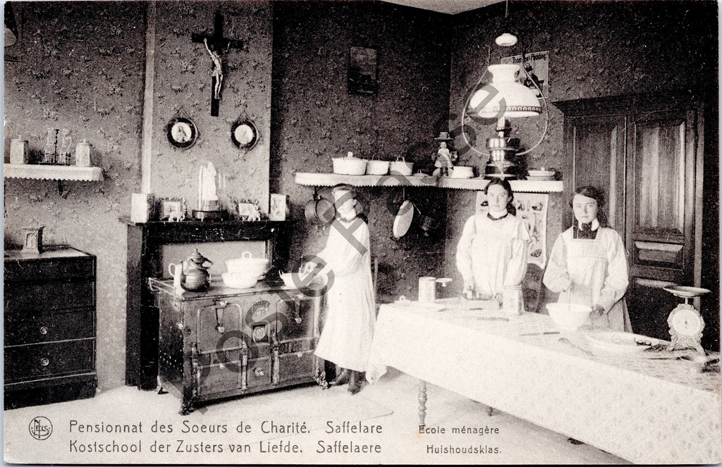 [Lochristi0094] Saffelaere - "Pensionnat des Soeurs de Charité. Saffelare - Kostschool der Zusters van Liefde. Saffelaere - Ecole ménagère - Huishoudsklas" - Huishoudklas in het pensionaat van de Zusters van Liefde