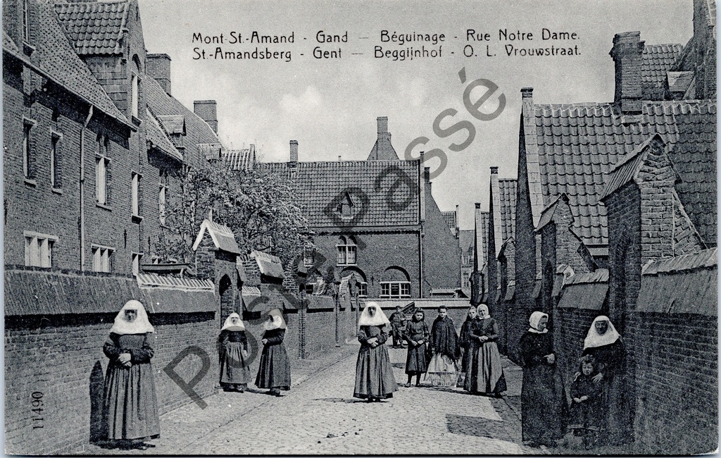 [sint amansdsbreg0190] Gent - "Béguinage - Rue Notre Dame / Begijnhof - O. L. Vrouwstraat" - Begijntjes in de O.-L.-Vrouwstraat van het begijnhof van Sint-Amandsberg