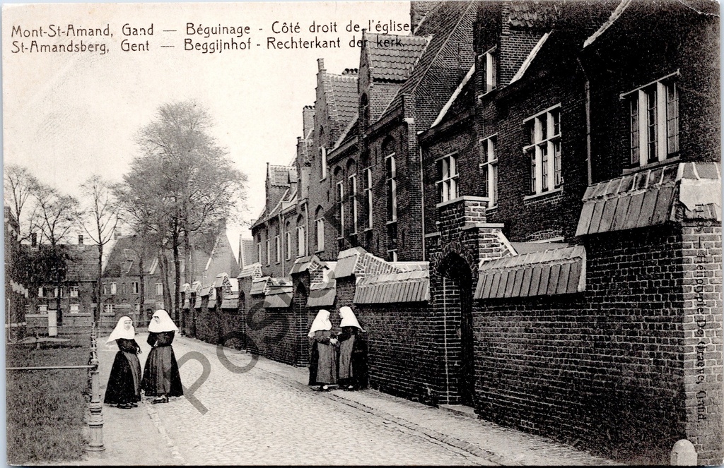 [sint amansdsbreg0202] Sint-Amandsberg - "Beggijnhof - Rechterkant der kerk" - Beggijnhof, rechterkant van de kerk met begijnen op straat