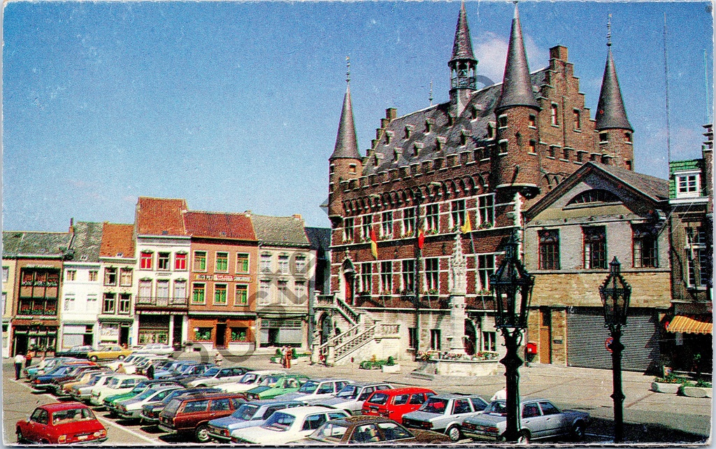Geraardsbergen - "L'Hôtel de Ville de Geraardsbergen" - Stadhuis met gotische De Marbol-fontein