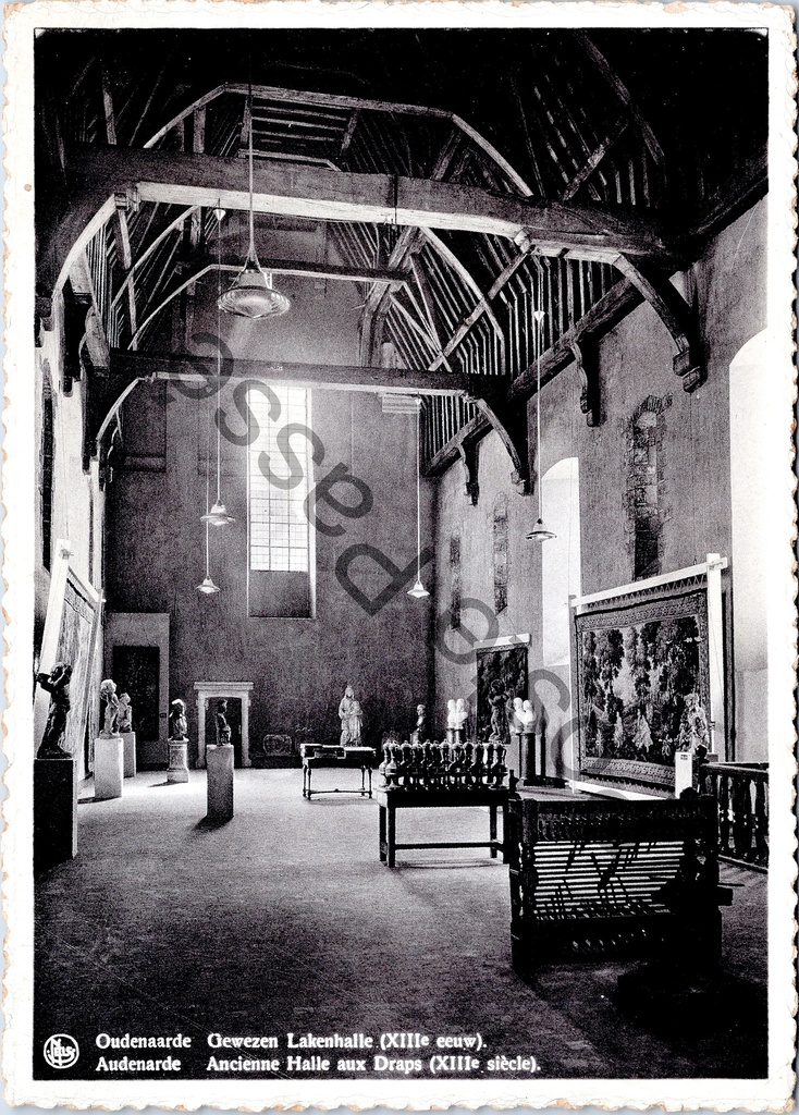 Oudenaarde - "Gewezen Lakenhalle (XIIIe eeuw)" - Interieur van de voormalige Lakenhalle