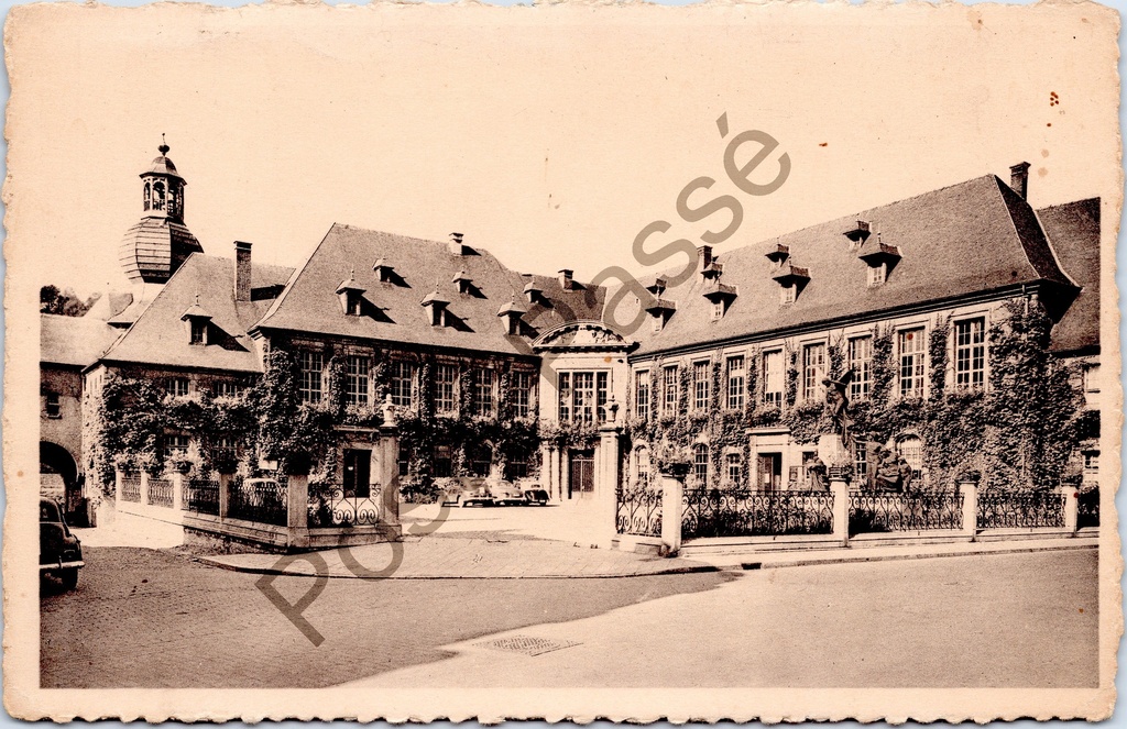 Dinant - "Hôtel de Ville et Monument aux morts" - Stadhuis en Oorlogsmonument