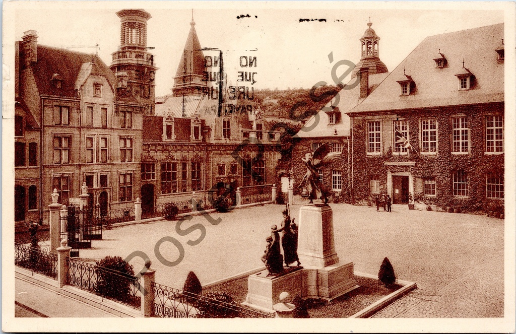 [Dinant0192] Dinant - "Le Monument aux Morts et la Poste" - Oorlogsmonument en Postkantoor