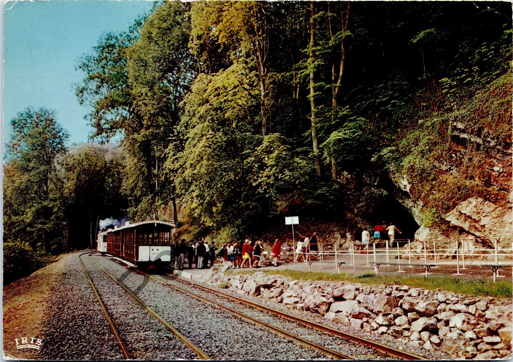 [Varia0188] Han-sur-Lesse - "Grottes de Han-sur-Lesse - Arrivée du tram - Entrée de la Grotte" - Grotten van Han, aankomst tram aan grotingang