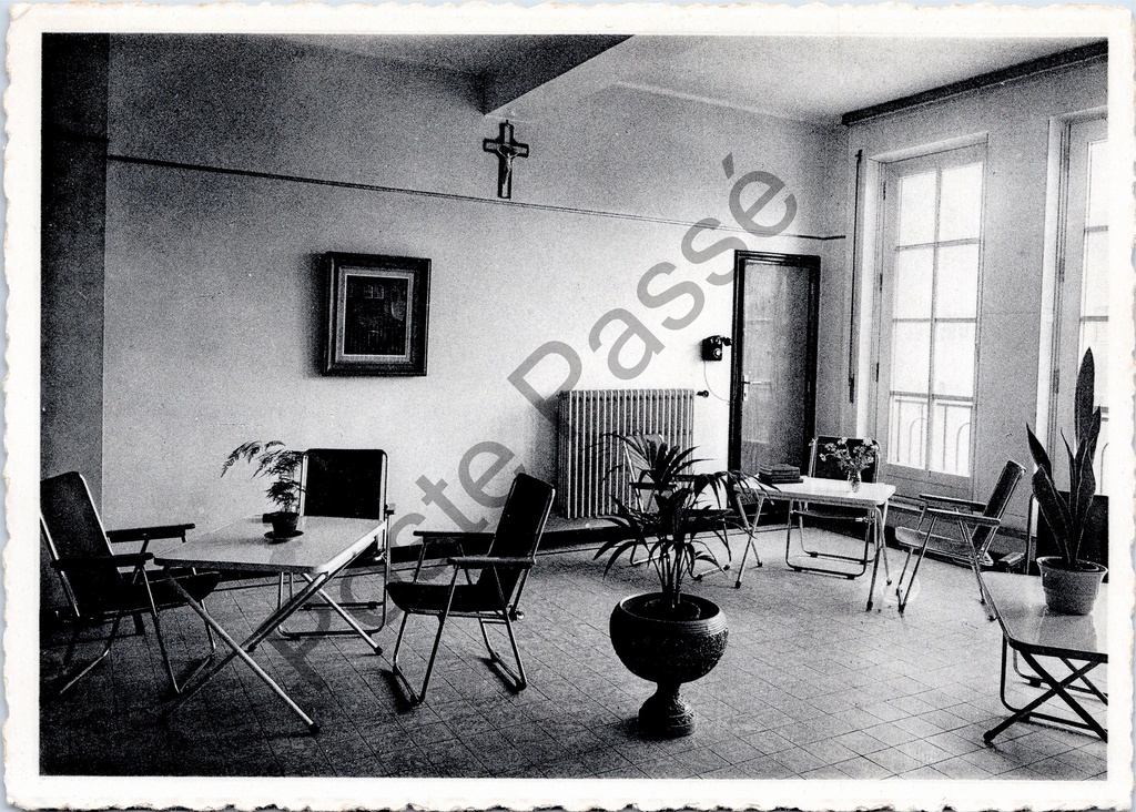 [Deinze1 (60)] Assenede - "KLINIEK ST-JOZEF Moederhuis «Blijde Boodschap» Binnenkoer" - Binnenzaal van Kliniek Sint-Jozef