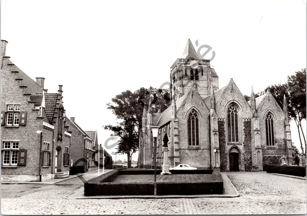 Beveren - "St.-Audomaruskerk en Gemeentehuis" - Kerk en gemeentehuis op de markt