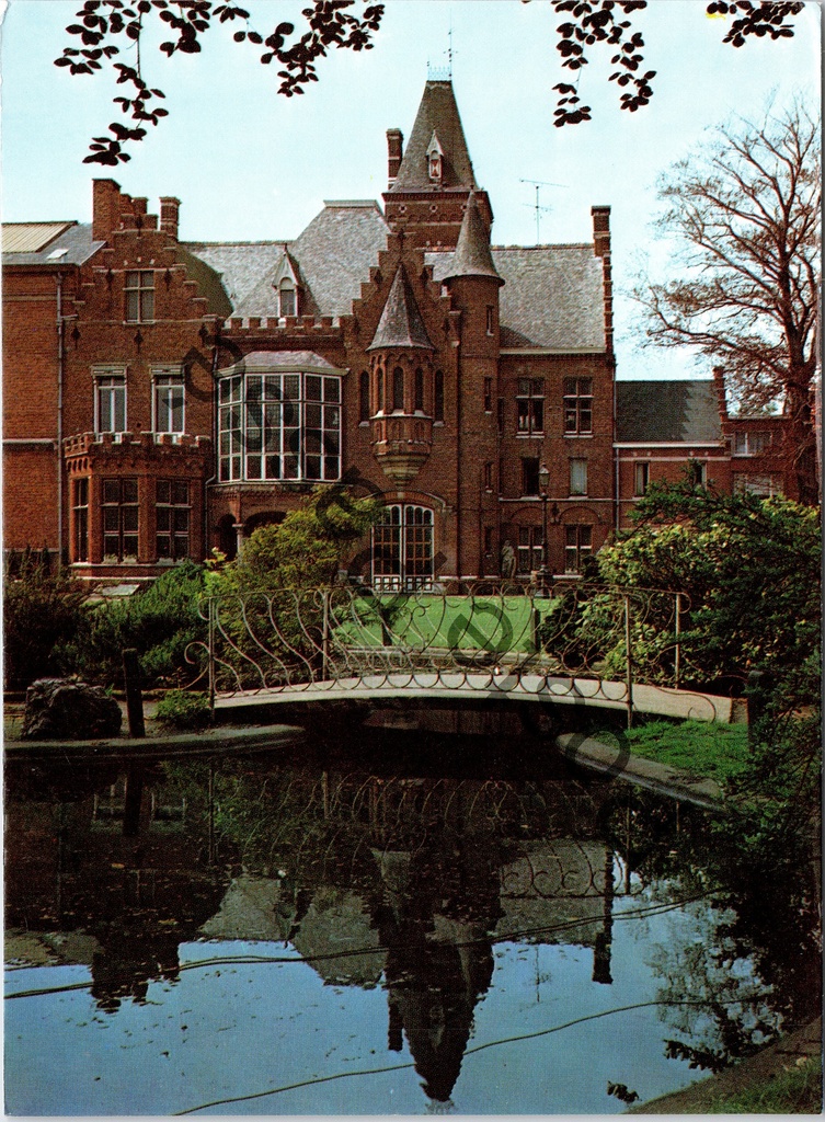 Sint-Niklaas - "Museum" - Museumgebouw met vijver en sierbruggetje