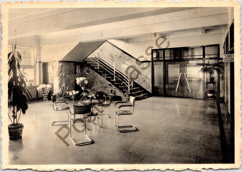 [Sint-Niklaas0310.jpg] Sint-Niklaas - "Kliniek en Moederhuis «Maria Middelares»" - Ingangshall van de kliniek