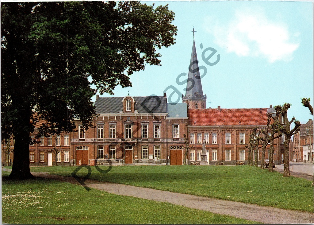 Sinaai - "De Dries" - Zicht op het dorpsplein met gemeentehuis en kerk