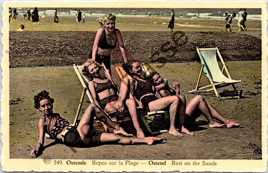 [Oostende0468.jpg] Oostende - "Repos sur la Plage" - Vrouwen rustend op het strand