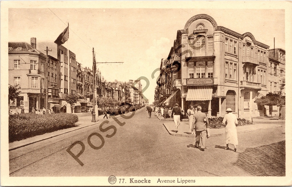 Knokke-Heist - "Avenue Lippens" - Straatzicht met tram en winkels