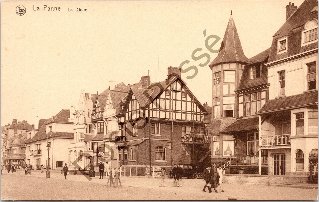 [DePanne0214.jpg] De Panne - "La Digue" - De Zeedijk met vakwerkgebouwen
