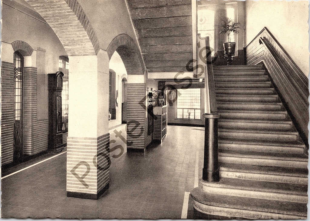 [Aalst0354.jpg] Aalst - "Normaalschool. — Hall." - Hal van het Instituut Sint-Vincentius à Paulo in Gijzegem