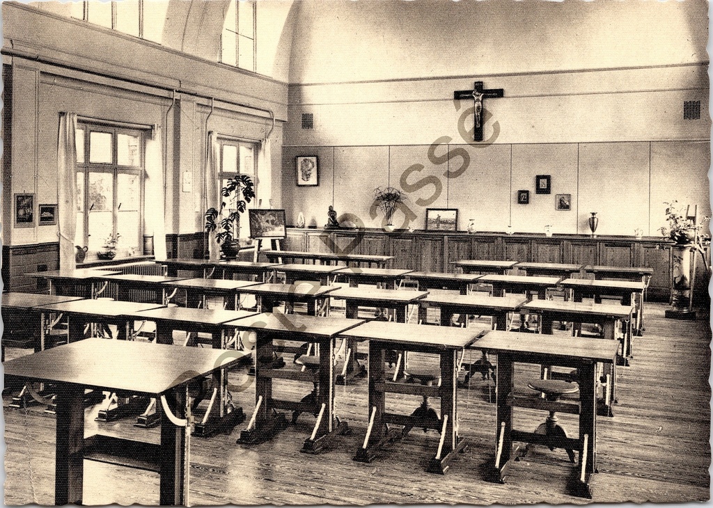 [Aalst0362.jpg] Aalst - "Kostschool. — Tekenzaal." - Tekenzaal van het Instituut Sint-Vincentius à Paulo in Gijzegem