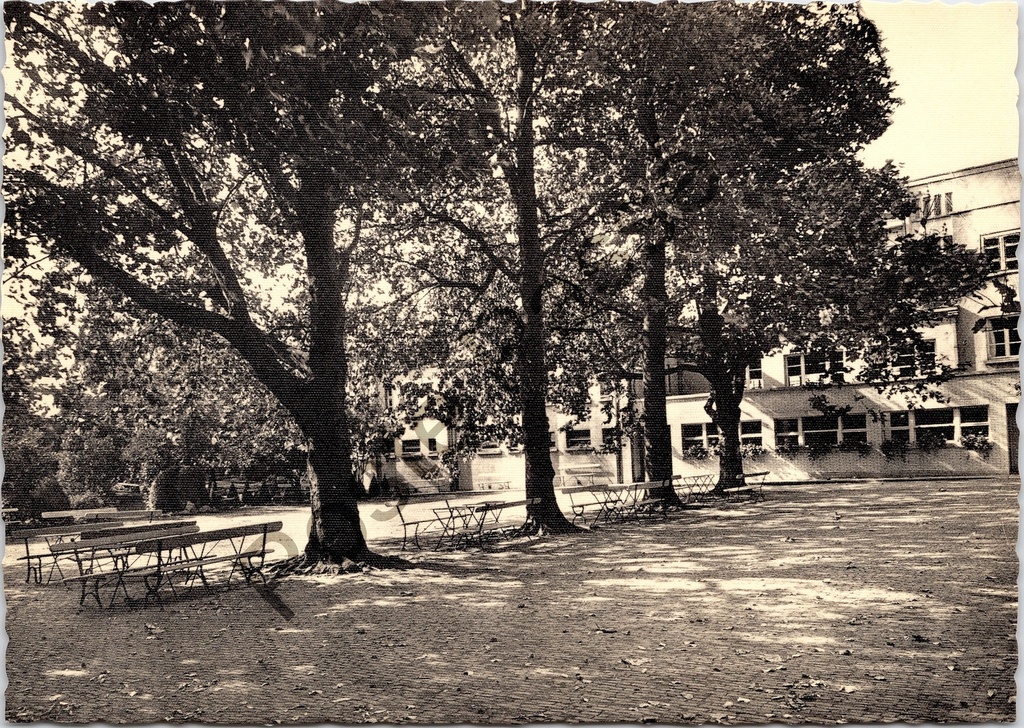 [Aalst0366.jpg] Aalst - "Normaalschool — Speelplaats" - Speelplaats van het Instituut Sint-Vincentius à Paulo in Gijzegem