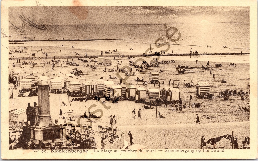 Blankenberge - "La Plage au coucher du soleil" - Het strand bij zonsondergang met badkarren