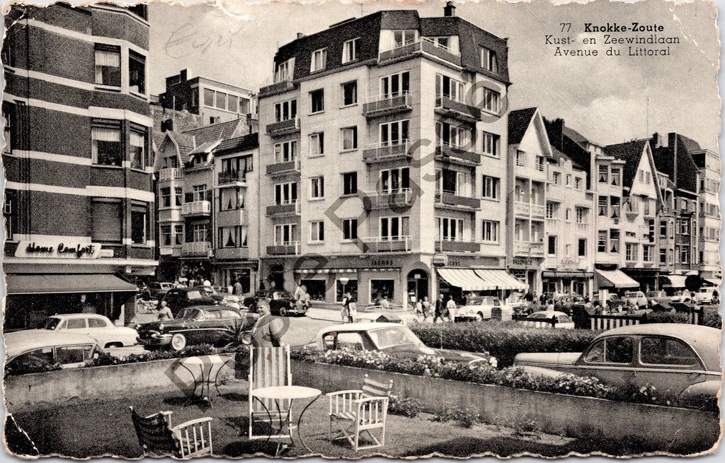 [Knokke-Heist0200.jpg] Knokke-Heist - "Kust- en Zeewindlaan / Avenue du Littoral" - Straatgezicht Knokke-Zoute met jaren 50 bebouwing en wagens