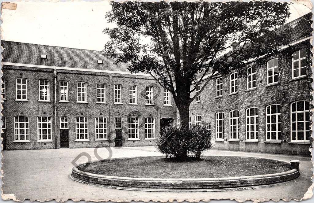 [Oosterzele0222.jpg] Oosterzele - "Pensionaat der Zusters van de Onbevlekte Ontvangenis" - Speelplaats van het kloosterpensionaat der Apostolinnen
