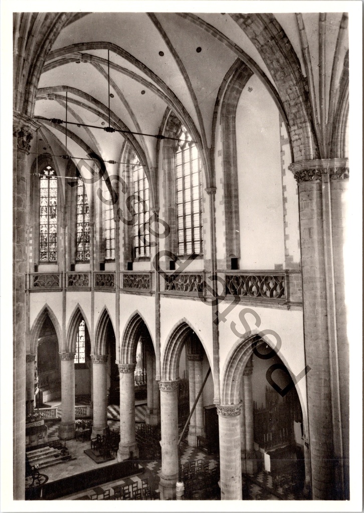 [Aalst0248.jpg] Aalst - "Sint-Martinuskerk. Het koor, naar het ZO." - Interieur van het koor van de Sint-Martinuskerk