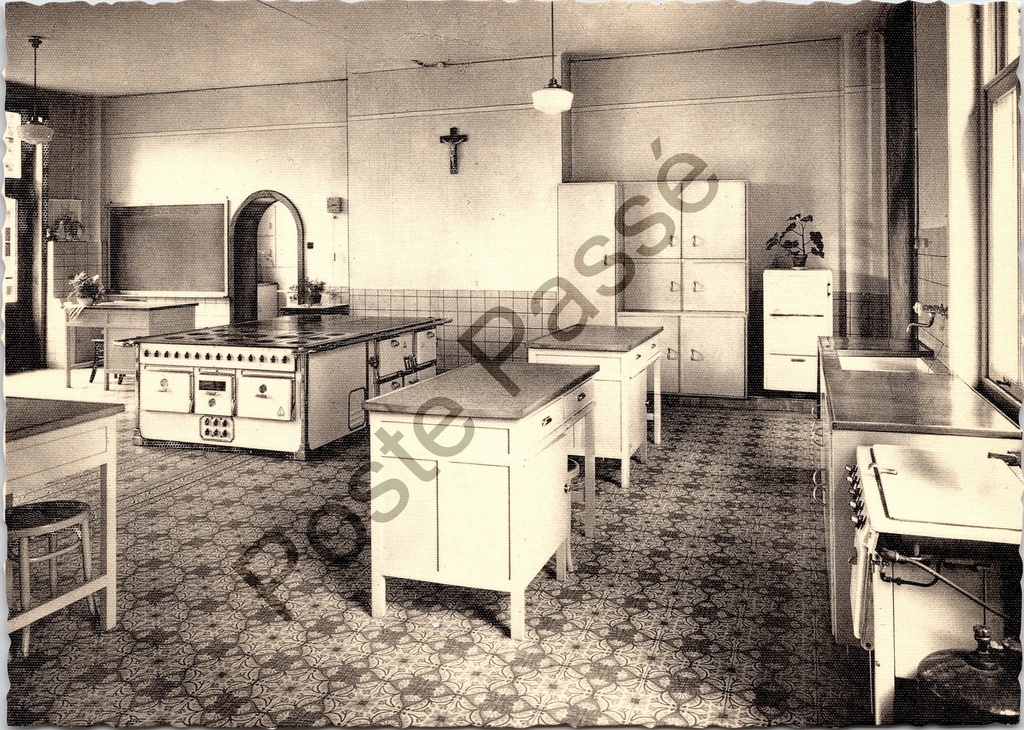 [Aalst0280.jpg] Aalst - "Instituut St-Vincentius à Paulo" - Keuken van het huishoudkundeinstituut in Gijzegem