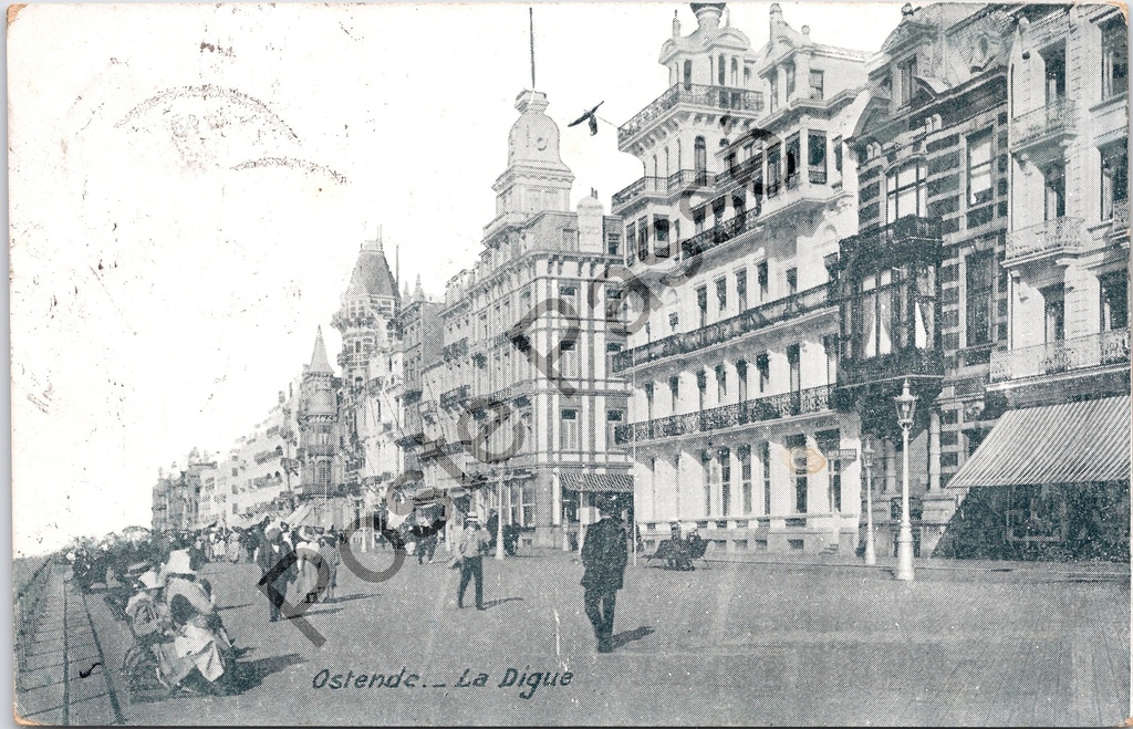[Oostende0418.jpg] Oostende - "La Digue" - Zeedijk met grand hotels en wandelaars