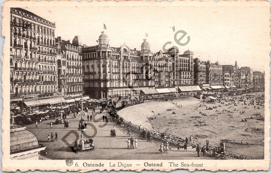 [Oostende0440.jpg] Oostende - "La Digue" - Zeedijk met zicht op de zeepromenade en hotels