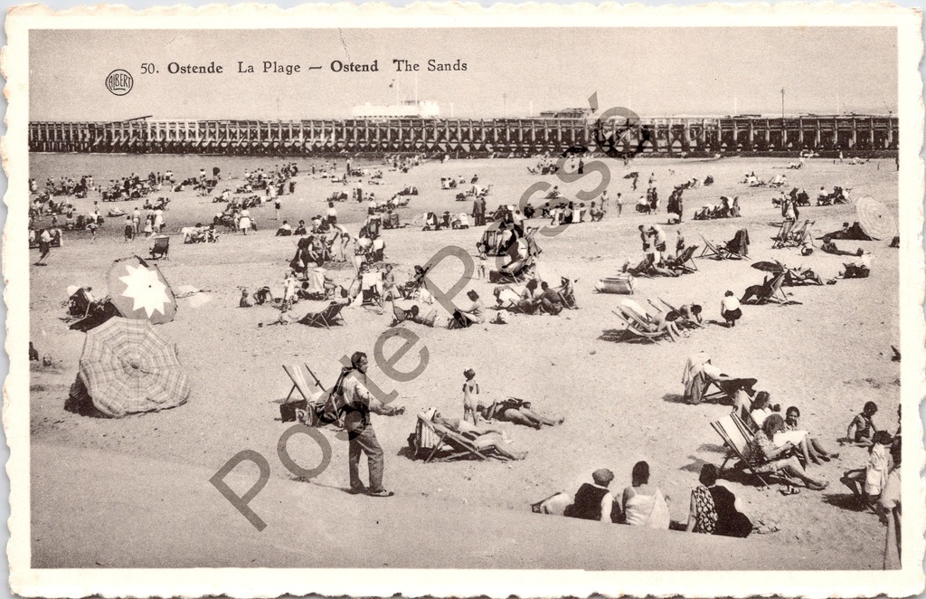 Oostende - "La Plage" - Het strand met badgasten en pier