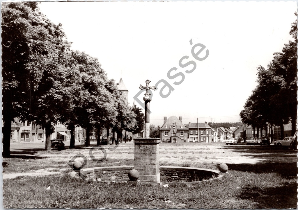 Sint-Lievens-Houtem - "Marktkruis (13e eeuw)" - Middeleeuws marktkruis op het dorpsplein