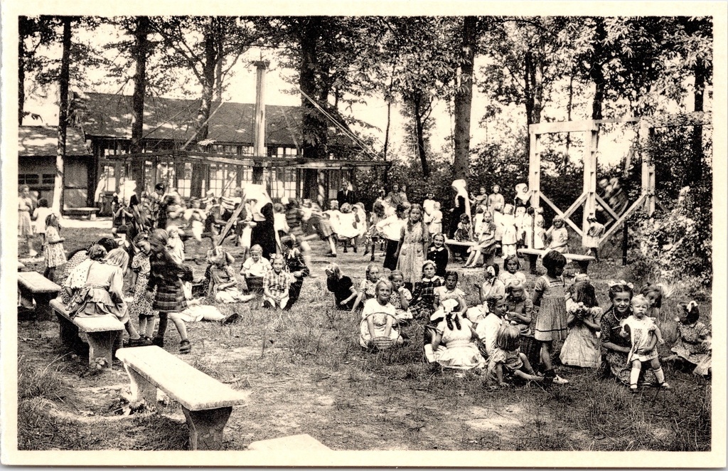 [Ravels0859] Ravels - "O.L. Vrouw van de Kempen" - Speelplein in het park van de openluchtschool voor zwakke meisjes