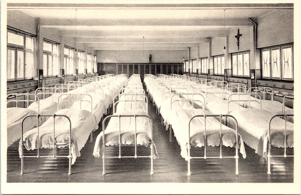 Ravels - "O.L. Vrouw van de Kempen" - Slaapzaal van de open-lucht-school voor zwakke meisjes