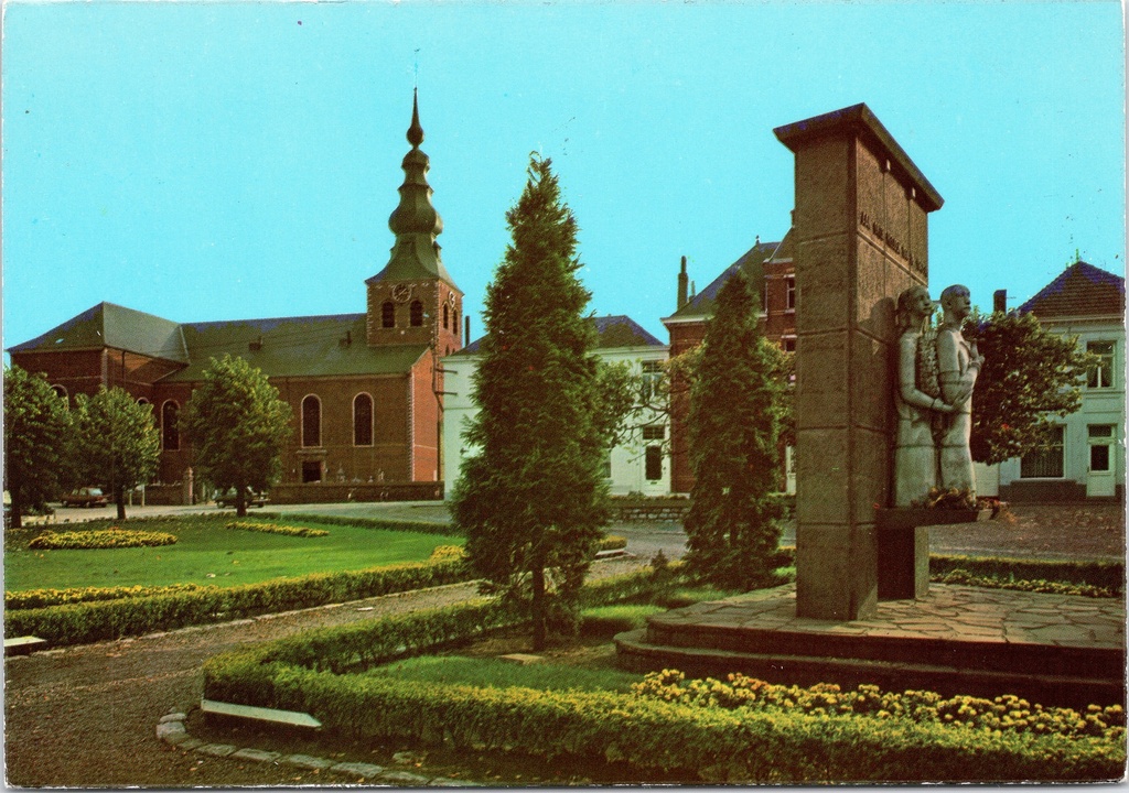 [Meerhout0943] Meerhout - "Kerk en oorlogsstandbeeld" - Kerk met oorlogsmonument op het dorpsplein