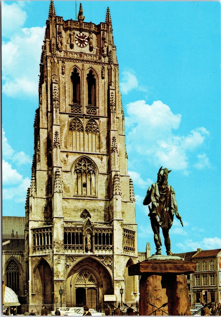 Tongeren - "BASILIEK" - Onze-Lieve-Vrouwebasiliek met standbeeld Ambiorix