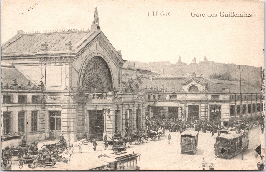 [Liege1015] Luik - "Gare des Guillemins" - Guillemins treinstation met trams en rijtuigen