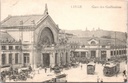 Luik - "Gare des Guillemins" - Guillemins treinstation met trams en rijtuigen