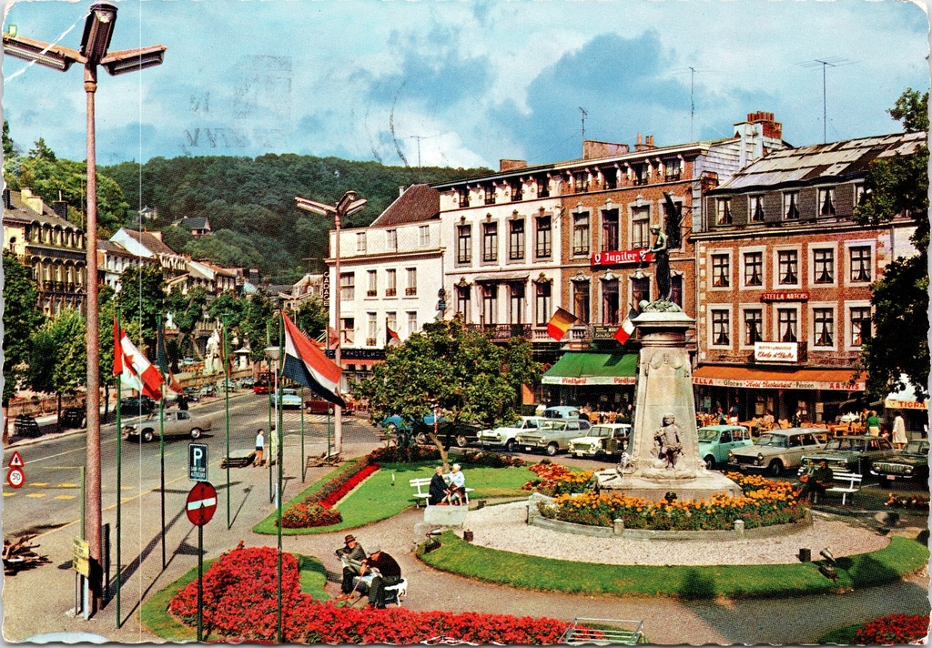 [Spa1103] Spa - "Place du Monument" - Monumentenplein met standbeeld en bloementuin