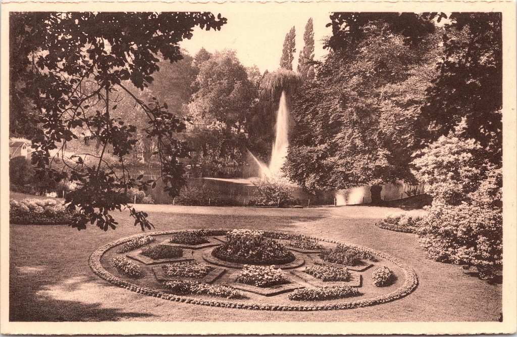 [Namen1127] Namur - "Parc Marie-Louise" - Bloemenperk met fontein in het Marie-Louisepark