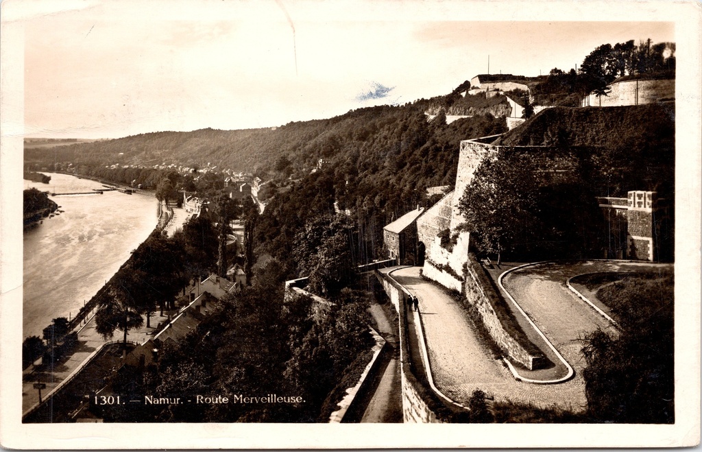 [Namen1133] Namur - "Route Merveilleuse" - Schilderachtige weg langs de citadel met zicht op de Maas