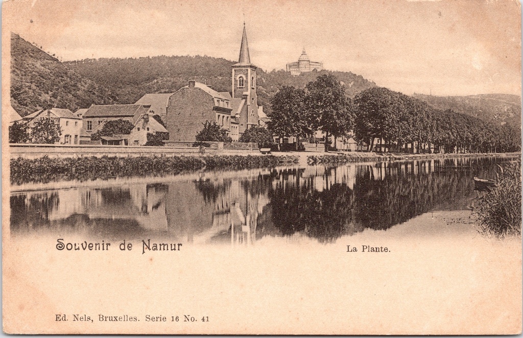Namur - "La Plante" - Zicht op de Maasoever in de wijk La Plante met kerk en citadel