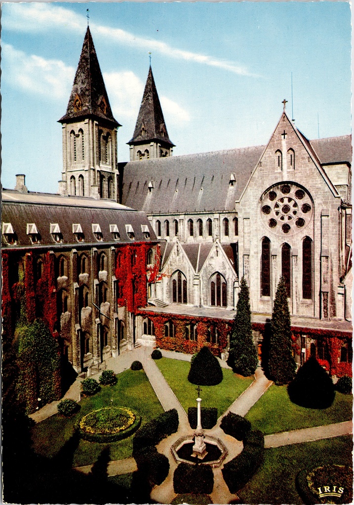 Anhée - "ABBAYE DE MAREDSOUS" - Abdij van Maredsous, binnenhof (préau)
