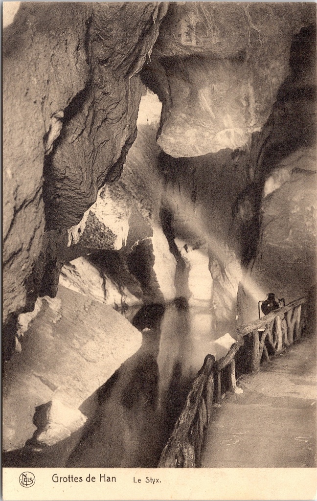 Rochefort - "Grottes de Han - Le Styx" - De Styx ondergrondse rivier in de Grotten van Han