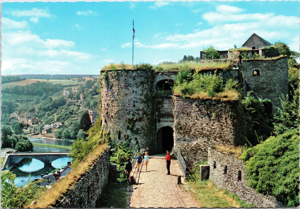 [Bouillon1579] Bouillon - "L'entrée du Château-Fort et la Semois" - Ingang van het kasteel met de Semois-rivier