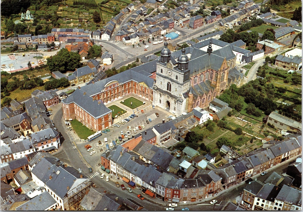 [saint-hubert1635] Saint-Hubert - "St. HUBERT" - Luchtfoto stadscentrum met basiliek van Sint-Hubertus