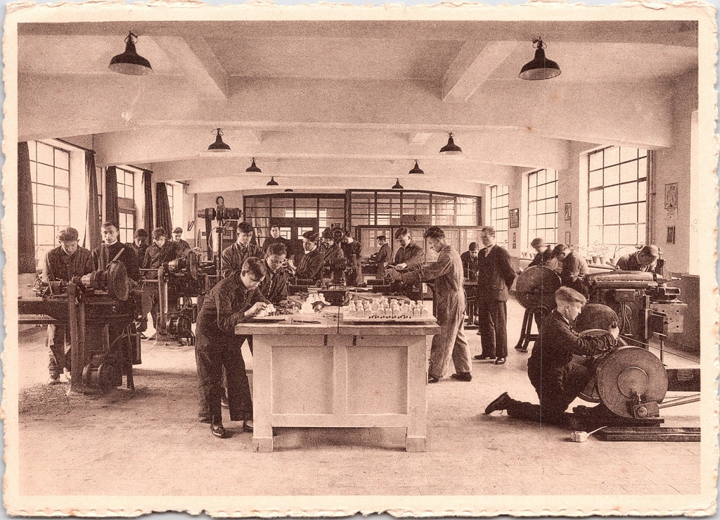 Gent - "Vakschool: Paswerkerij" - Leslokaal metaalbewerking Broeders van O.-L.-V. van Lourdes