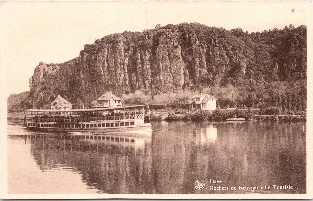 Namur - "Rochers de Neuviau 'Le Touriste'" - Rotsen van Neuviau met rivierstoomboot op de Maas