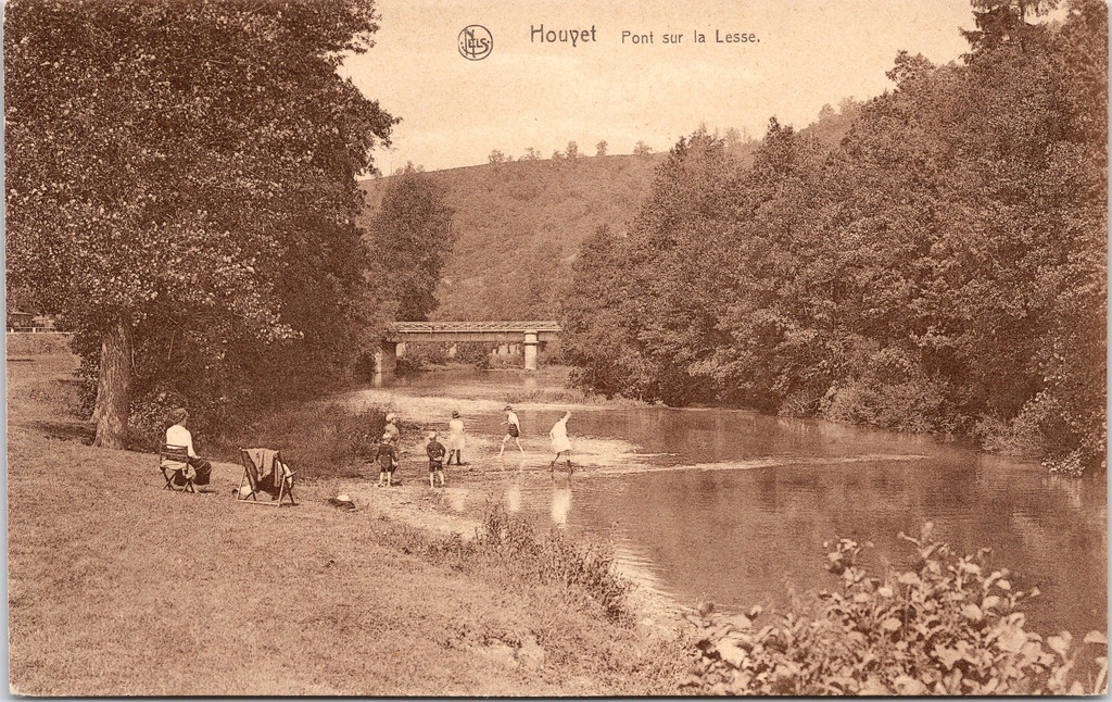 Houyet - "Pont sur la Lesse" - Brug over de Lesse met badende kinderen