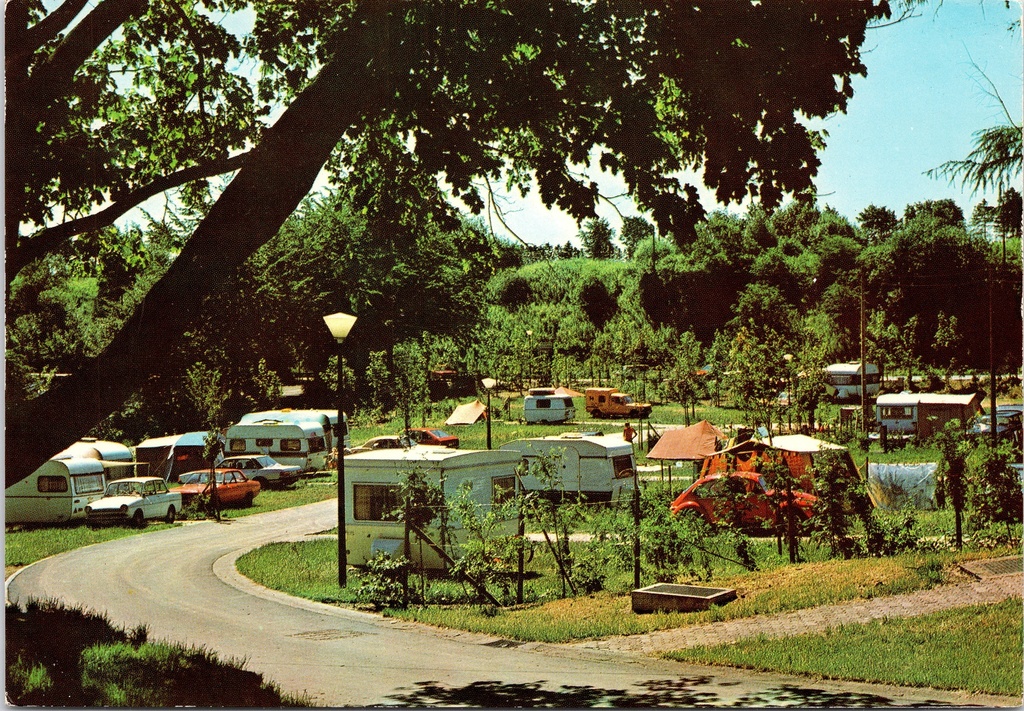 [F1895] Bütgenbach - "Camping Worriken-Bütgenbach" - Campingterrein met caravans en tenten